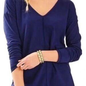 NWT LILLY PULITZER TREENA TOP LUXLETIC L true navy v neck UV Protect large NEW